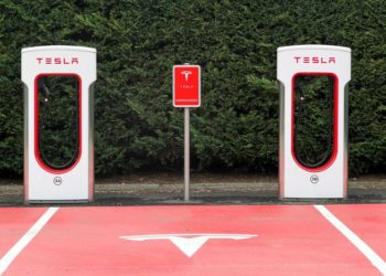 Consumers are still not confident in self-driving and electric cars